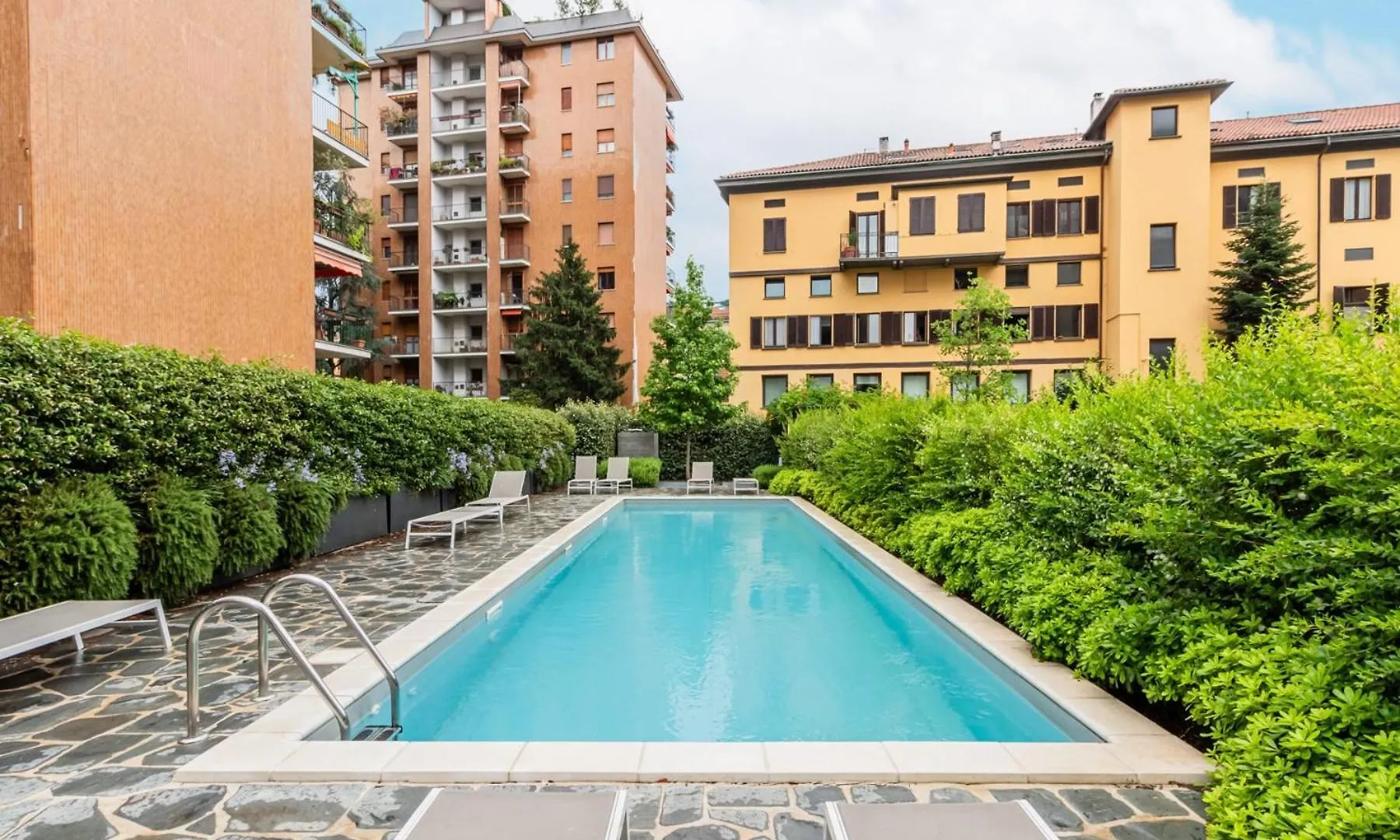 Homeby, City Oasis Milan 0*,