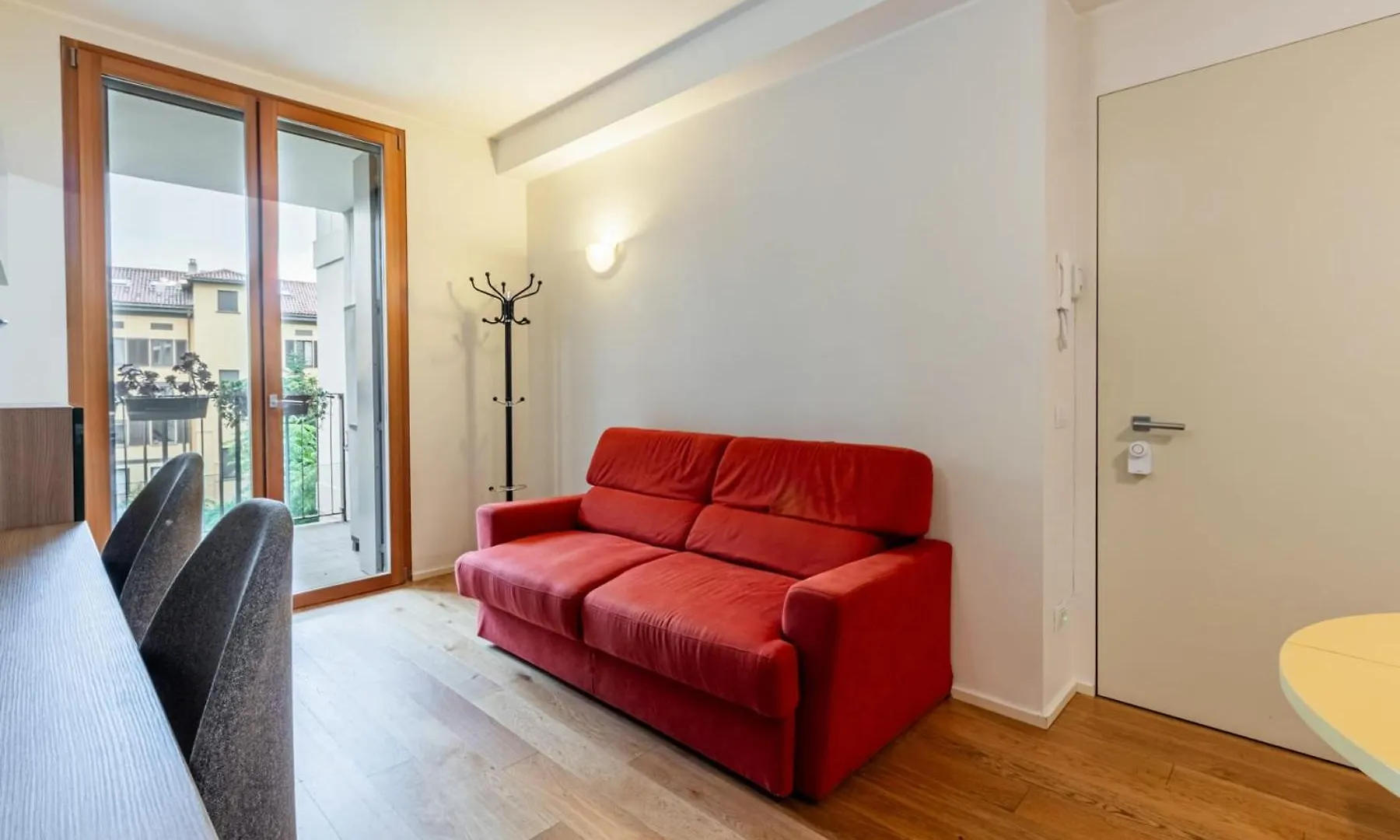 Apartment Homeby, City Oasis Milan Italy